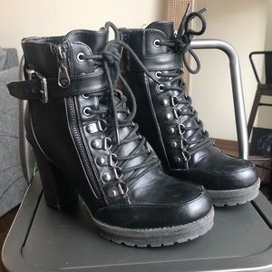 6.5 Guess Combat Boots
